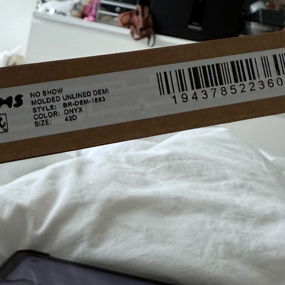 Bras Skims no show unlined demi molded 42D black NWT - Picture 4 of 4